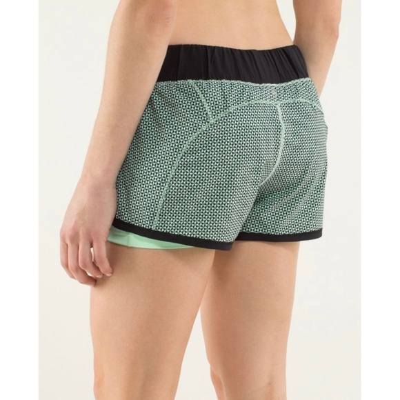 Lululemon In A Flash Short - Picture 1 of 10
